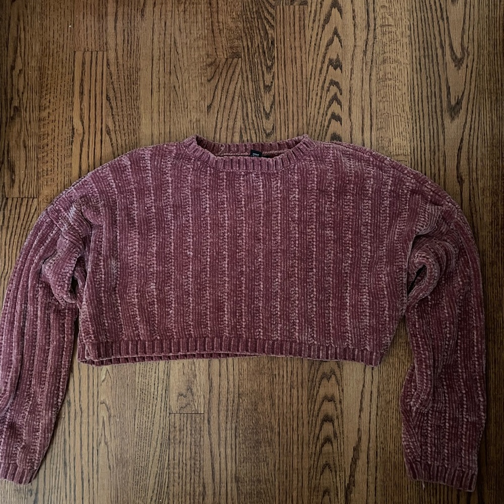 Cropped pink sweater